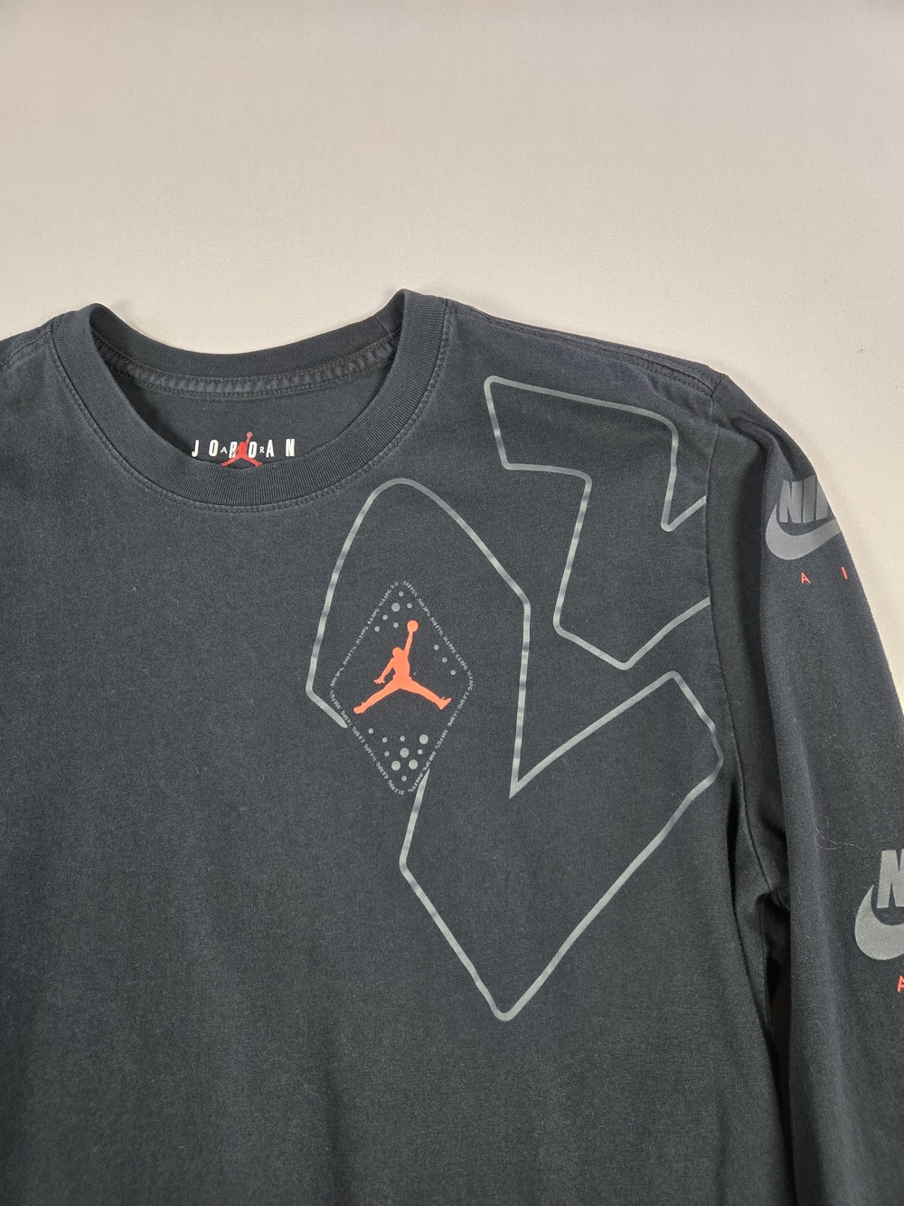 Jordan Legacy AJ6 Retro Long Sleeve Tee Black Red Medium - Picture 2 of 9